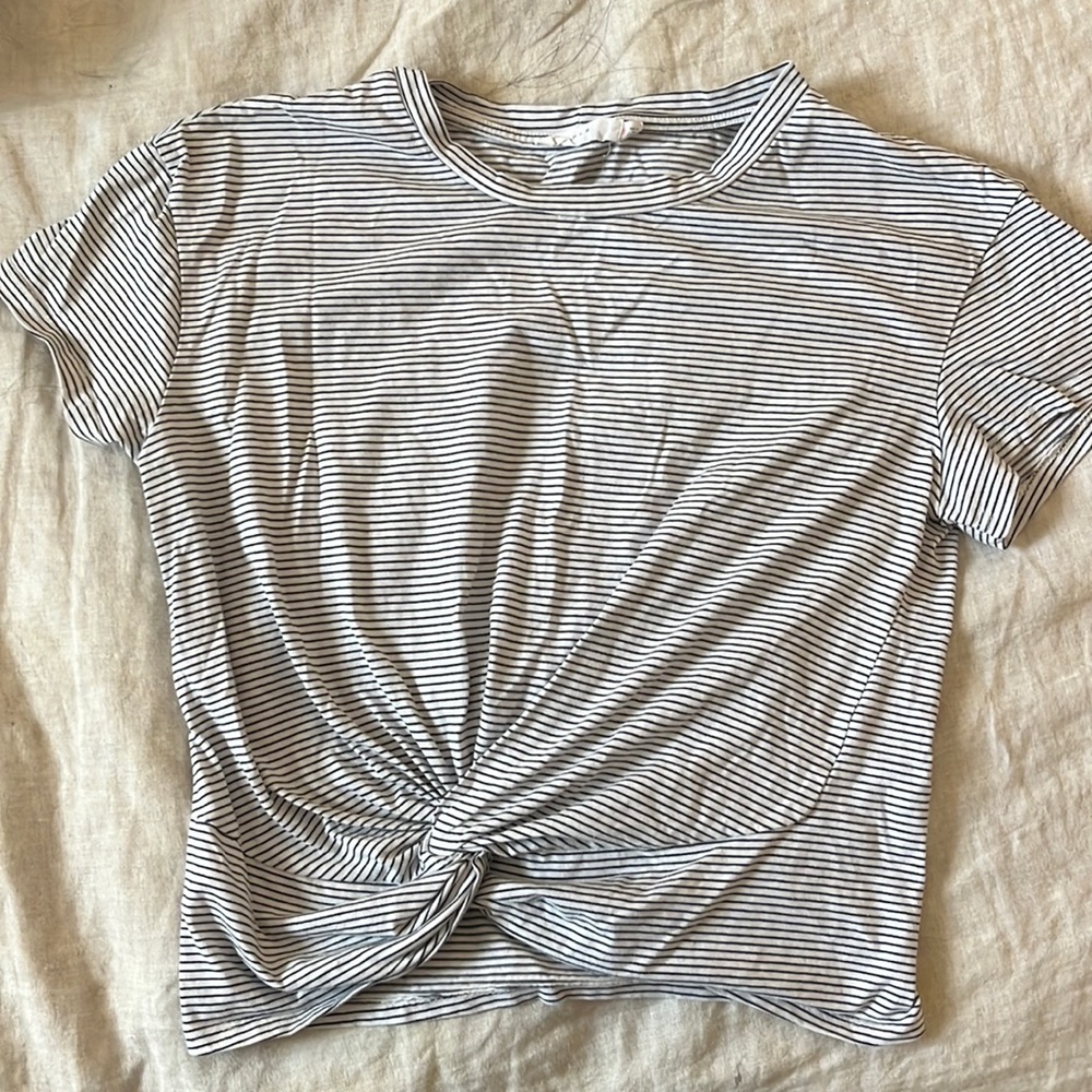 LUSH (boutique) Black and White Striped Short Sleeve Shirt size M.
